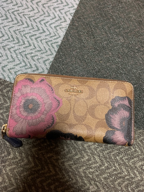 コーチ長財布（ブランド財布・小物）の商品画像 - 査定依頼日：2026年3月18日 - 最高査定価格：1,500円