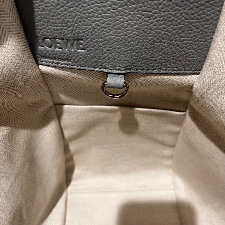 ロエベハンモックスモール（古着・ファッション）の商品画像 - 査定依頼日：2025年6月10日 - 最高査定価格：105,000円