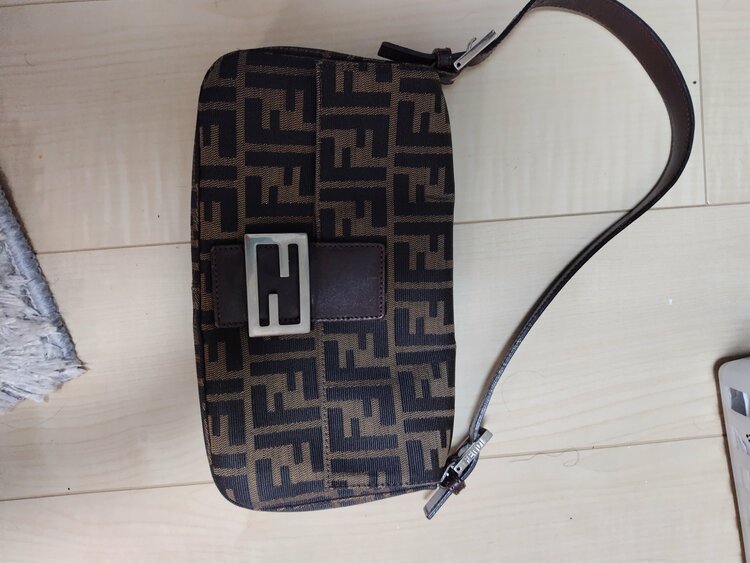 フェンディ  （ブランドバッグ）の商品画像 - 査定依頼日：2026年2月1日 - 最高査定価格：100,000円