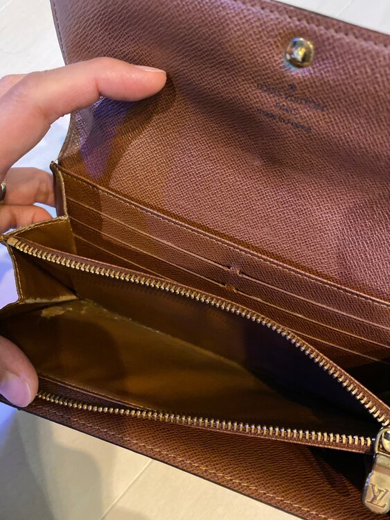 長財布（ブランド財布・小物）の商品画像 - 査定依頼日：2025年3月18日 - 最高査定価格：11,600円