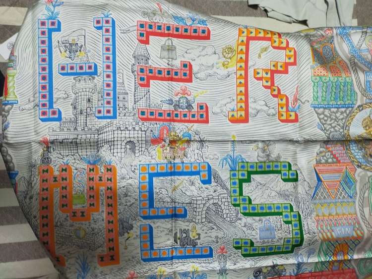 HERMESのスカーフ（ブランド財布・小物）の商品画像 - 査定依頼日：2023年11月1日