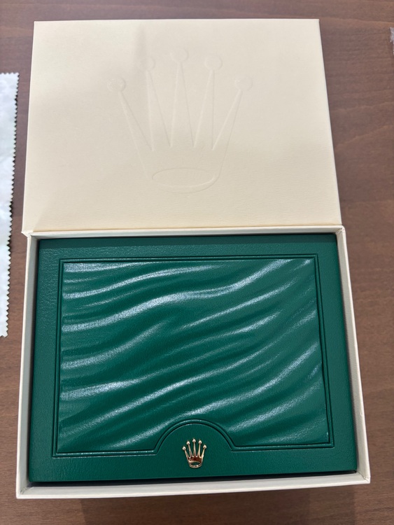 ロレックス GMTマスター 116710lm（高級時計）の商品画像 - 査定依頼日：2025年11月2日 - 最高査定価格：1,900,000円