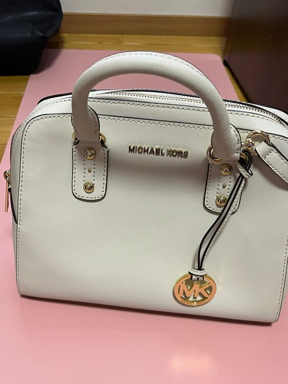 ショルダーバック（ブランド財布・小物）の商品画像 - 査定依頼日：2025年3月31日 - 最高査定価格：3,000円