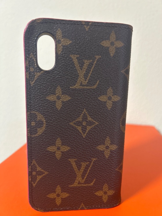 iPhone XS手帳型ケース（古着・ファッション）の商品画像 - 査定依頼日：2025年11月6日 - 最高査定価格：5,000円