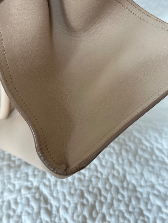 YSL ベイビーカバス（ブランドバッグ）の商品画像 - 査定依頼日：2025年12月2日 - 最高査定価格：88,000円