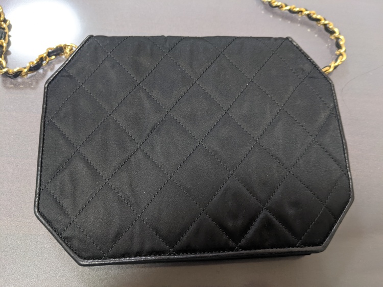 ショルダーバッグ　型番1146010（ブランドバッグ）の商品画像 - 査定依頼日：2021年11月8日 - 最高査定価格：80,000円