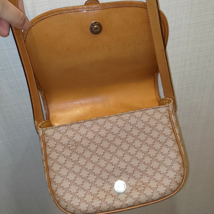 セリーヌ マカダム ショルダーバッグ（ブランドバッグ）の商品画像 - 査定依頼日：2025年10月25日 - 最高査定価格：25,000円