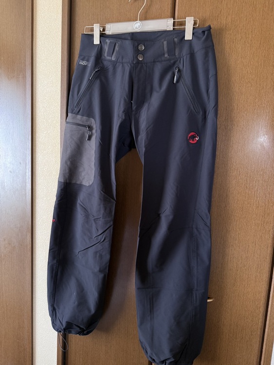 MAMMUT Fiamma Pants  BLACK（古着・ファッション）の商品画像 - 査定依頼日：2026年5月2日 - 最高査定価格：1,000円