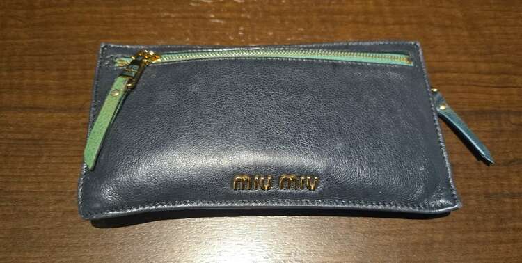 ミュウミュウ  （ブランドバッグ）の商品画像 - 査定依頼日：2025年5月10日 - 最高査定価格：300円