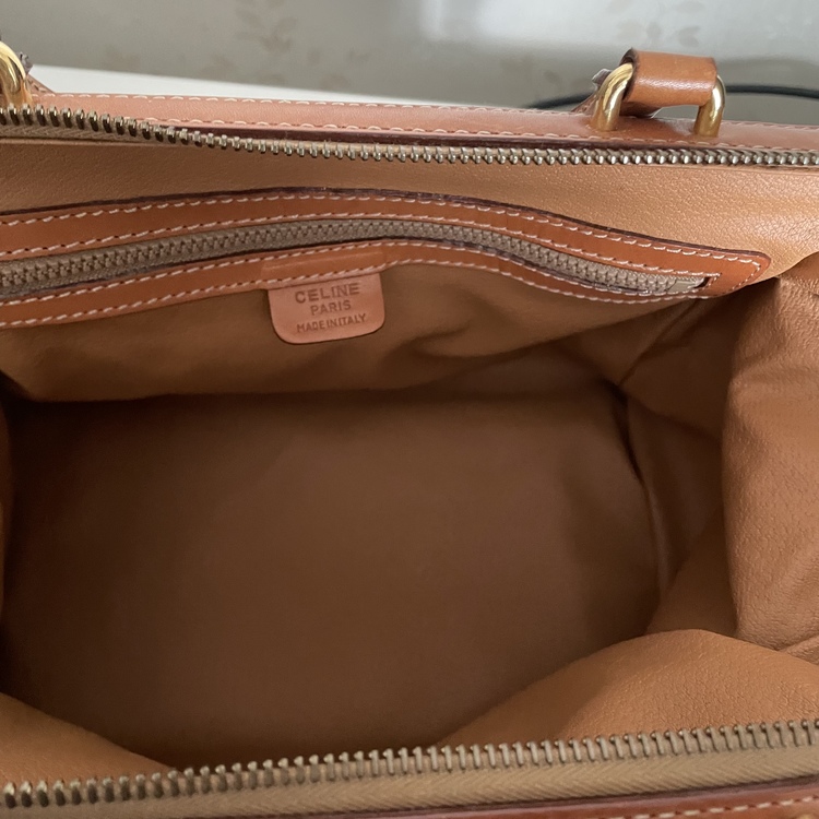 マガダム　2wayボストン（ブランドバッグ）の商品画像 - 査定依頼日：2022年4月7日 - 最高査定価格：13,000円