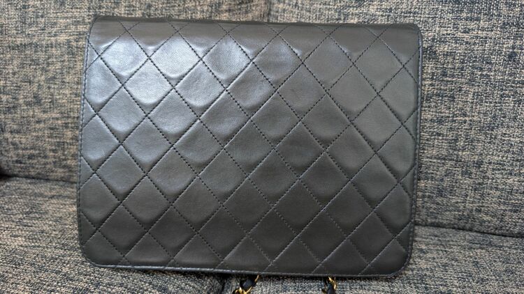 マトラッセ　チェーンショルダー　ゴールド金具　プッシュロック（ブランドバッグ）の商品画像 - 査定依頼日：2025年10月24日 - 最高査定価格：300,000円