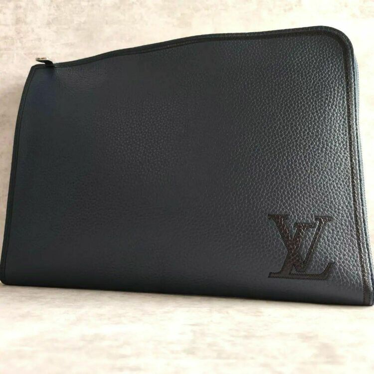 ルイヴィトン ポシェット ジュール GM トリヨンレザー（ブランドバッグ）の商品画像 - 査定依頼日：2025年8月12日 - 最高査定価格：55,000円