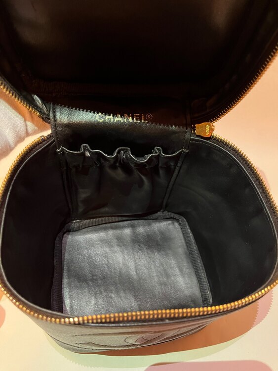 キャビアスキンバニティバッグ（ブランドバッグ）の商品画像 - 査定依頼日：2025年3月7日 - 最高査定価格：90,000円