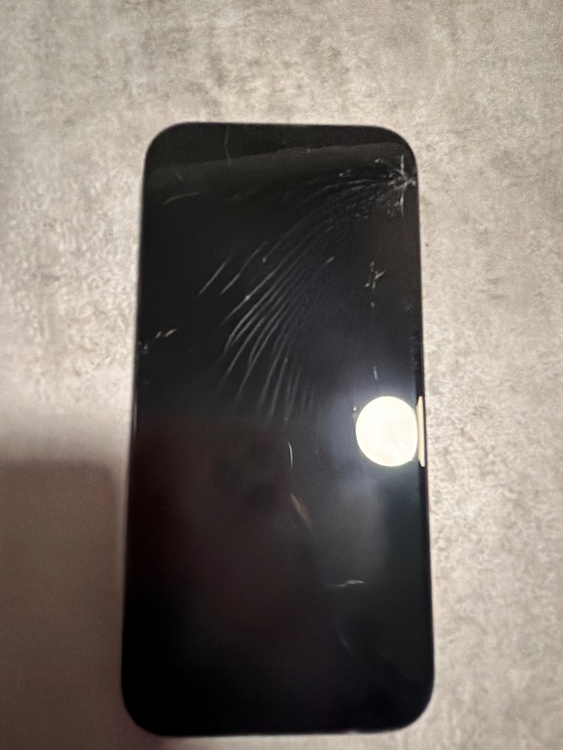 iPhone iPhone 15 Pro 128GB au（スマホ）の商品画像 - 査定依頼日：2026年9月26日 - 最高査定価格：51,000円