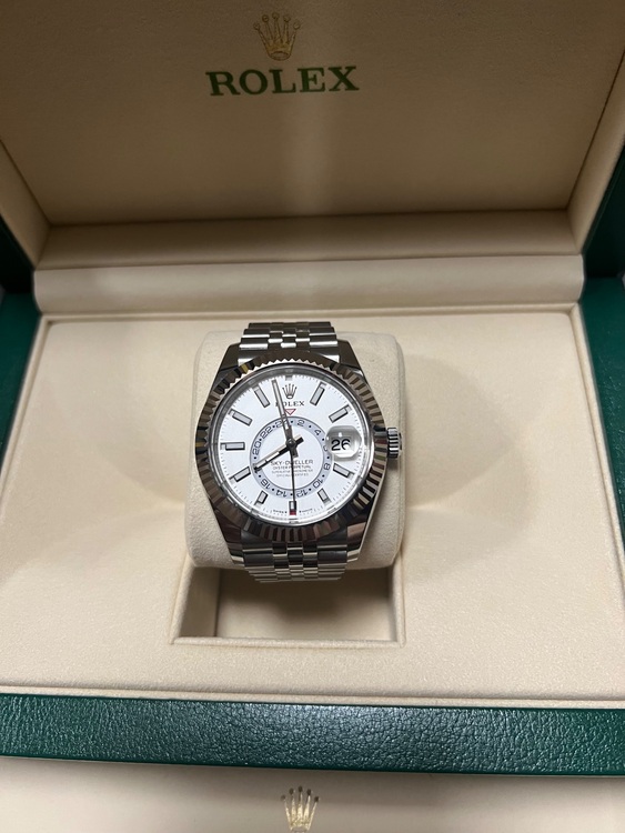 ロレックス スカイドゥエラー 33693（高級時計）の商品画像 - 査定依頼日：2025年7月23日 - 最高査定価格：3,050,000円