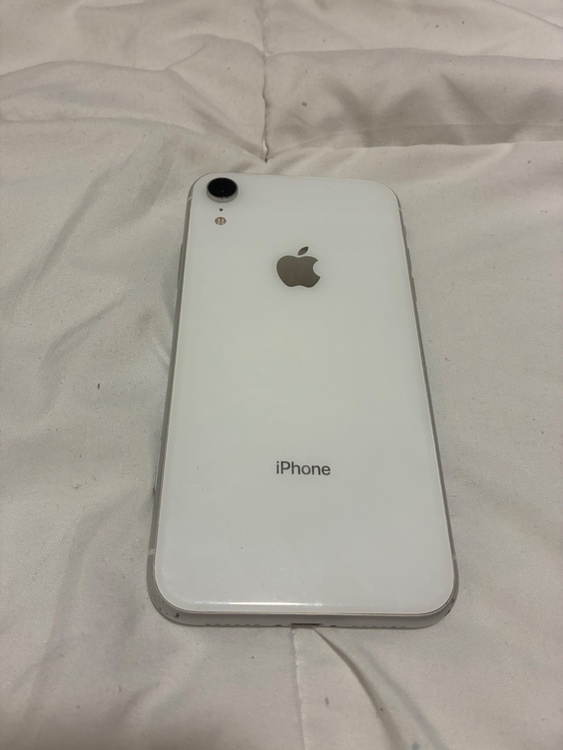 iPhoneXR ホワイト（スマホ）の商品画像 - 査定依頼日：2026年10月17日 - 最高査定価格：9,000円