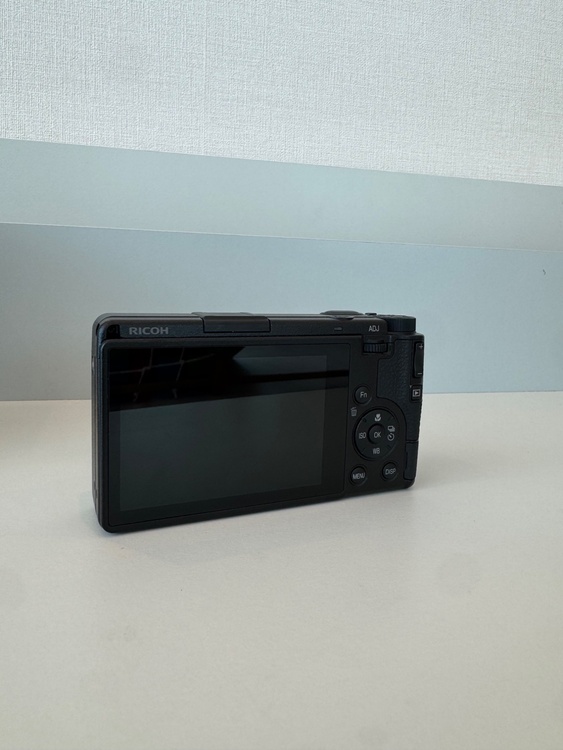 RICOH GR IV（カメラ）の商品画像 - 査定依頼日：2026年7月23日 - 最高査定価格：200,000円