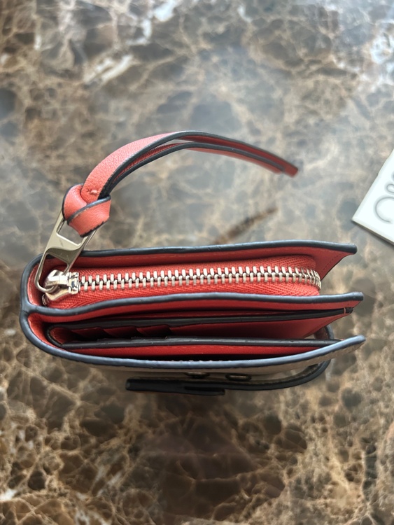 トライフォールドウォレット　グレー／ピンク（ブランド財布・小物）の商品画像 - 査定依頼日：2025年12月17日 - 最高査定価格：12,000円