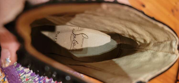 Christian Louboutin　スタッズショートブーツ（ブランド財布・小物）の商品画像 - 査定依頼日：2024年8月5日