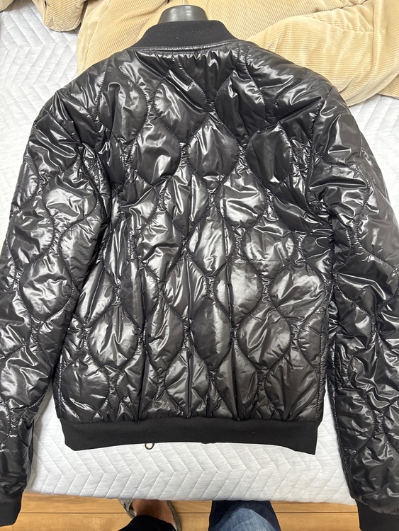 ブルゾン　黒（古着・ファッション）の商品画像 - 査定依頼日：2025年9月23日 - 最高査定価格：10,000円