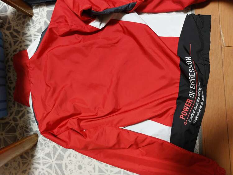 ウインドブレーカー（古着・ファッション）の商品画像 - 査定依頼日：2025年3月21日 - 最高査定価格：500円