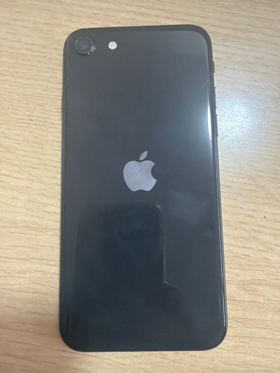 iPhone SE（スマホ）の商品画像 - 査定依頼日：2026年3月6日 - 最高査定価格：15,000円