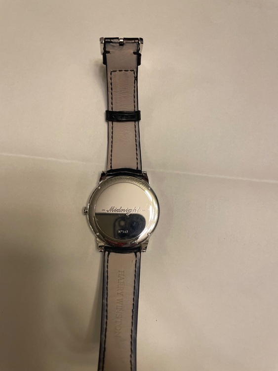 ハリーウィンストン HWミッドナイト MIDQHM39ww00（高級時計）の商品画像 - 査定依頼日：2025年10月29日 - 最高査定価格：620,000円