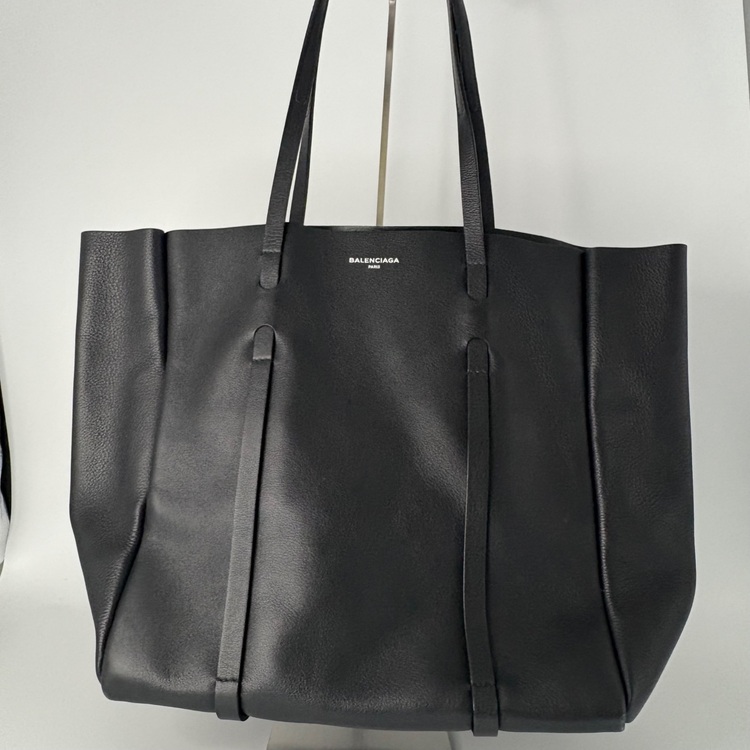 エブリデイトート　ポーチ付き（ブランドバッグ）の商品画像 - 査定依頼日：2025年8月7日 - 最高査定価格：40,000円