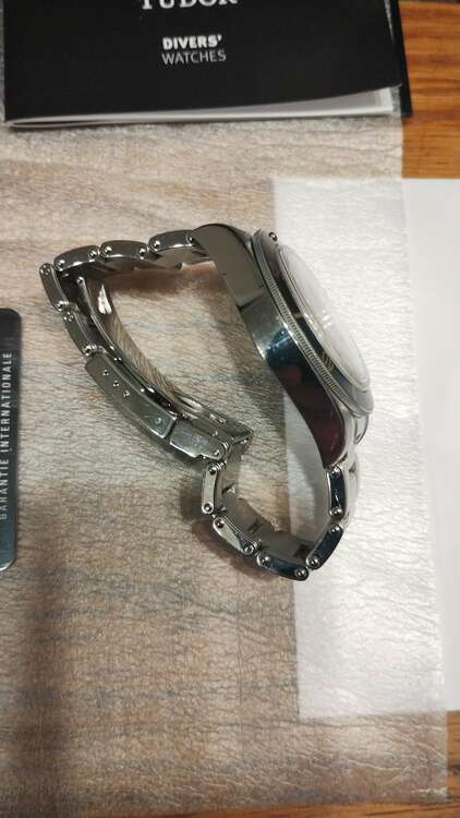 チューダー ブラックベイ 79030n（高級時計）の商品画像 - 査定依頼日：2025年2月15日 - 最高査定価格：400,000円