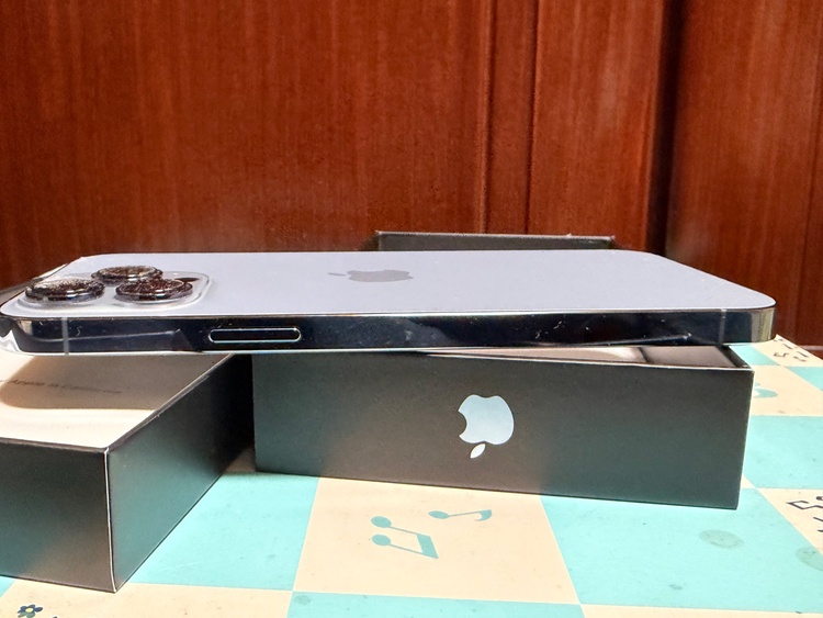 NLJ73J/A（スマホ）の商品画像 - 査定依頼日：2026年2月7日 - 最高査定価格：59,000円