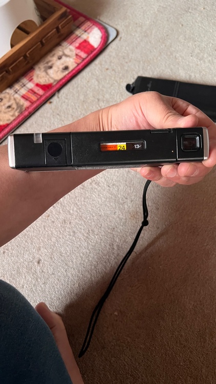 MINOLTA製コンパクトカメラ ・フラッシュ内蔵（単三乾電池x１） <フラッシ（カメラ）の商品画像 - 査定依頼日：2026年4月15日 - 最高査定価格：100,000円