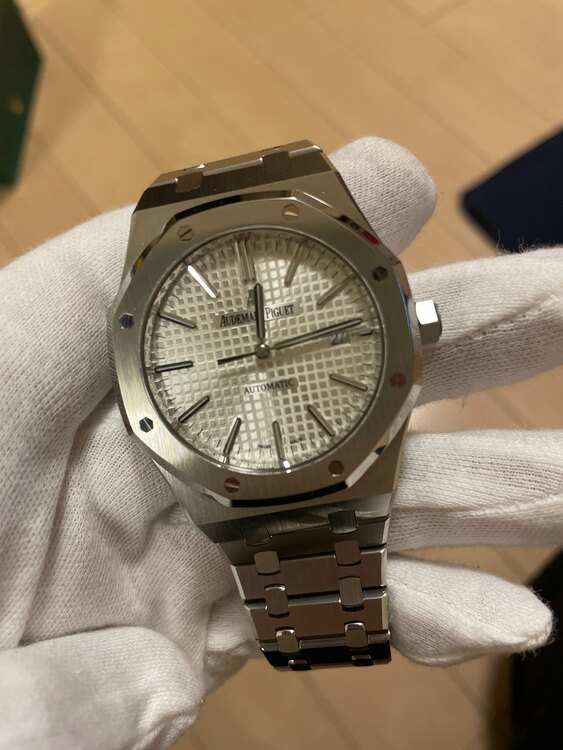 オーデマピゲ ロイヤルオーク 15400st.OO.1220ST.0（高級時計）の商品画像 - 査定依頼日：2025年4月26日 - 最高査定価格：4,350,000円