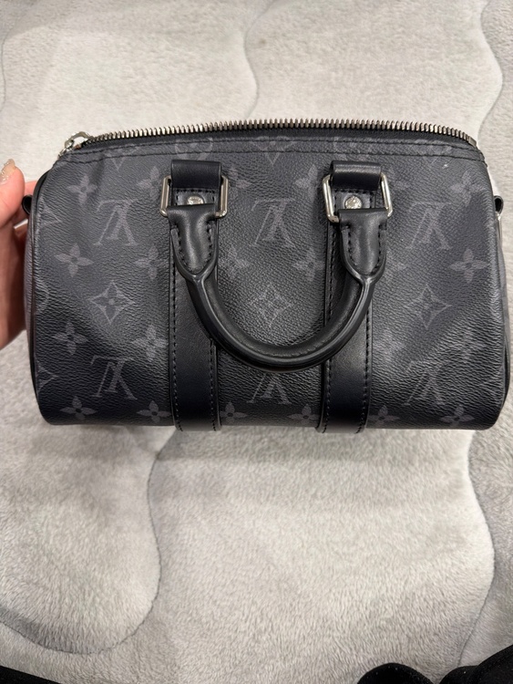 モノグラム・エクリプス キーポル・バンドリエール（ブランドバッグ）の商品画像 - 査定依頼日：2026年2月1日 - 最高査定価格：240,000円