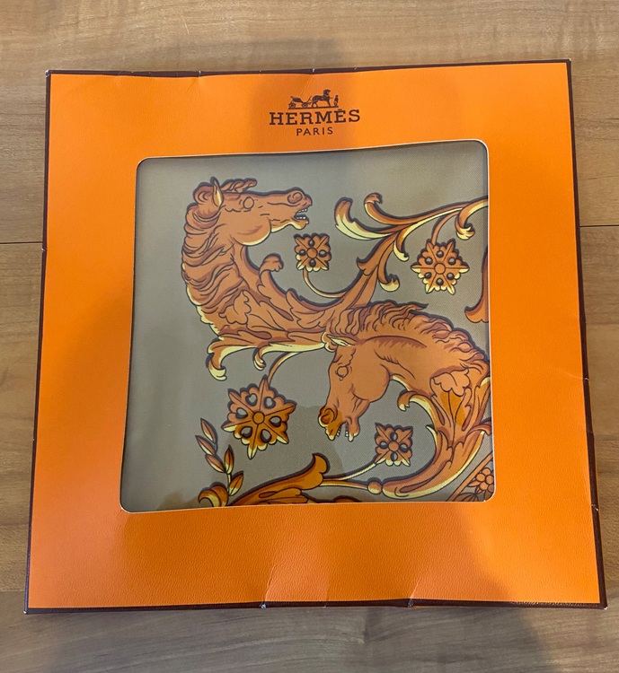 スカーフ　カレ90（古着・ファッション）の商品画像 - 査定依頼日：2025年10月5日 - 最高査定価格：5,000円