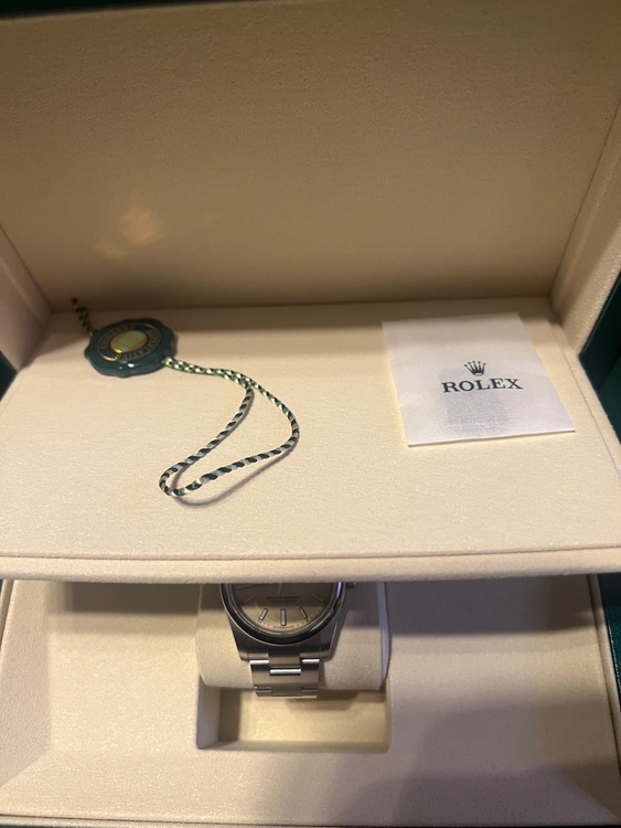 ロレックス パーペチュアル 124200 べーしん（高級時計）の商品画像 - 査定依頼日：2026年1月26日 - 最高査定価格：1,450,000円