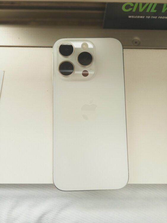iphone15pro 512GB　ホワイトチタニウム（スマホ）の商品画像 - 査定依頼日：2026年9月7日 - 最高査定価格：81,000円