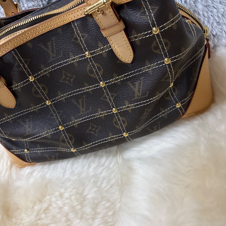 リヴェットトートバッグ（ブランドバッグ）の商品画像 - 査定依頼日：2025年12月1日 - 最高査定価格：170,000円