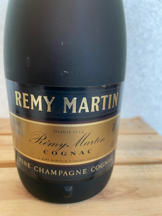 ブランデー　ＲＥＭＹ　ＭＡＲＴＩＮ（お酒）の商品画像 - 査定依頼日：2025年4月29日 - 最高査定価格：2,000円