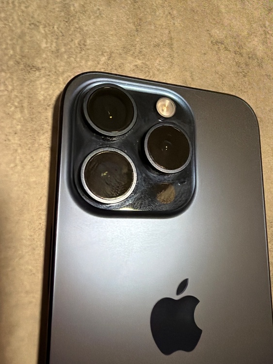 iPhone iPhone 15 Pro 128GB au（スマホ）の商品画像 - 査定依頼日：2026年9月26日 - 最高査定価格：51,000円