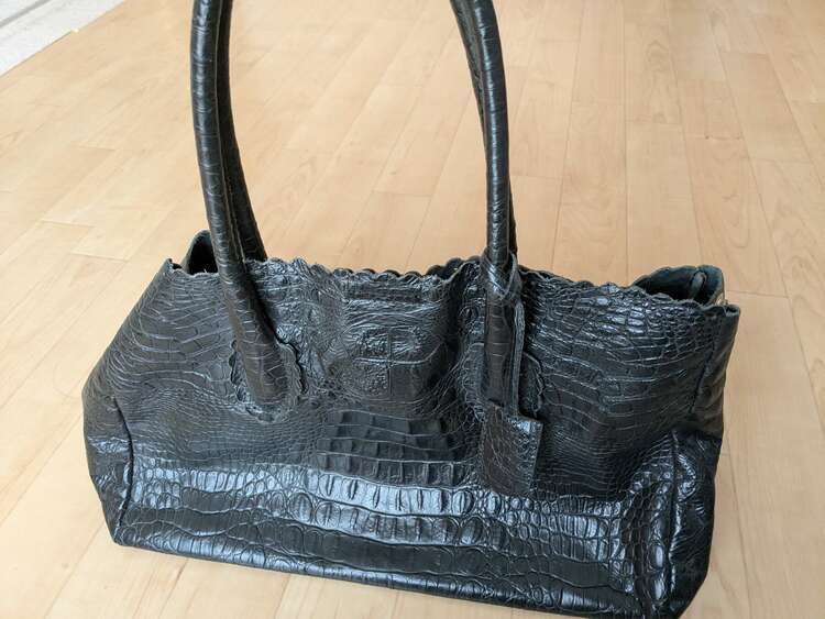 わからない（ブランドバッグ）の商品画像 - 査定依頼日：2025年3月27日 - 最高査定価格：2,000円