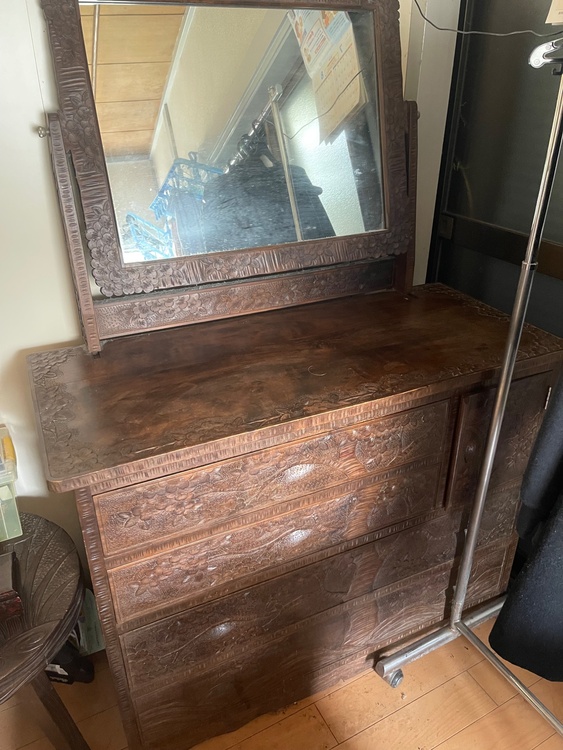 軽井沢彫　ドレッサーと椅子（家具・寝具）の商品画像 - 査定依頼日：2026年4月9日 - 最高査定価格：5,000円