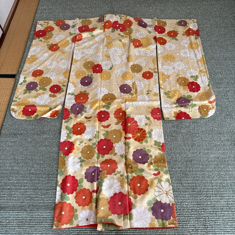 振袖（着物）の商品画像 - 査定依頼日：2025年8月9日 - 最高査定価格：5,000円