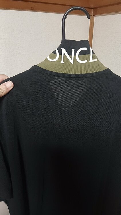 MONCLER MAGLIA POLO F20918A70510 84556（古着・ファッション）の商品画像 - 査定依頼日：2026年9月13日 - 最高査定価格：6,000円