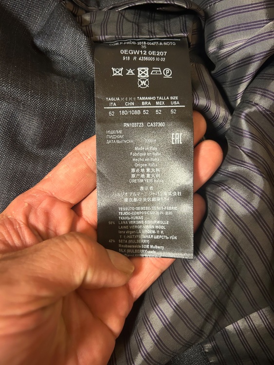 ジョルジオアルマーニ　スーツ　3ピース（古着・ファッション）の商品画像 - 査定依頼日：2025年10月24日 - 最高査定価格：3,000円