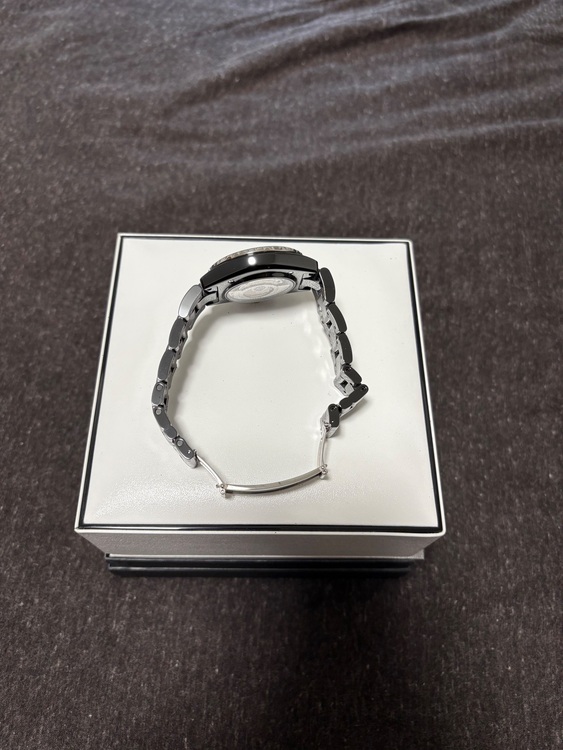 シャネル J12 （高級時計）の商品画像 - 査定依頼日：2025年7月27日 - 最高査定価格：550,000円