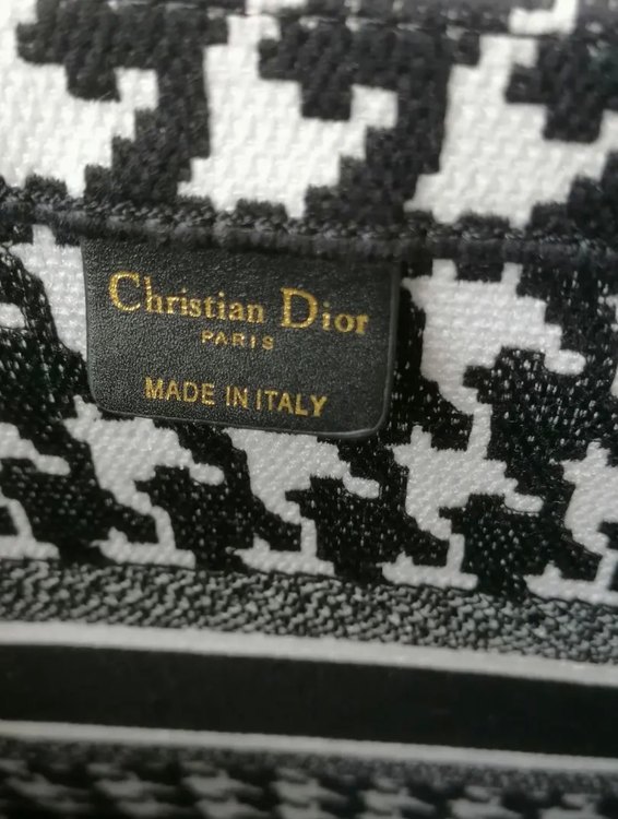 ブックトート 千鳥柄（ブランドバッグ）の商品画像 - 査定依頼日：2023年9月1日 - 最高査定価格：250,000円