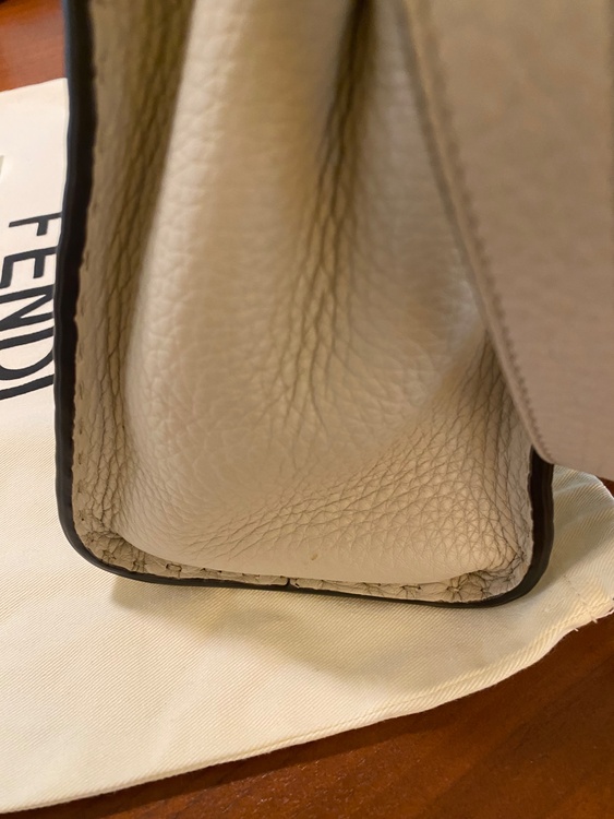 フェンディ  セレリア　エッセンシャル（ブランドバッグ）の商品画像 - 査定依頼日：2026年3月9日 - 最高査定価格：190,000円