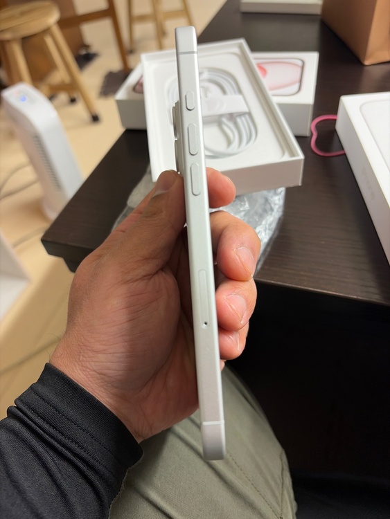 iPhone 16 Plus 128GB SIMフリー（スマホ）の商品画像 - 査定依頼日：2026年4月30日 - 最高査定価格：82,000円