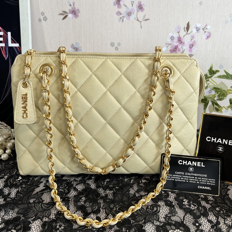 CHANEL キャビアスキンマトラッセ チェーンショルダー　ファスナー開閉タイプ（ブランドバッグ）の商品画像 - 査定依頼日：2022年3月9日