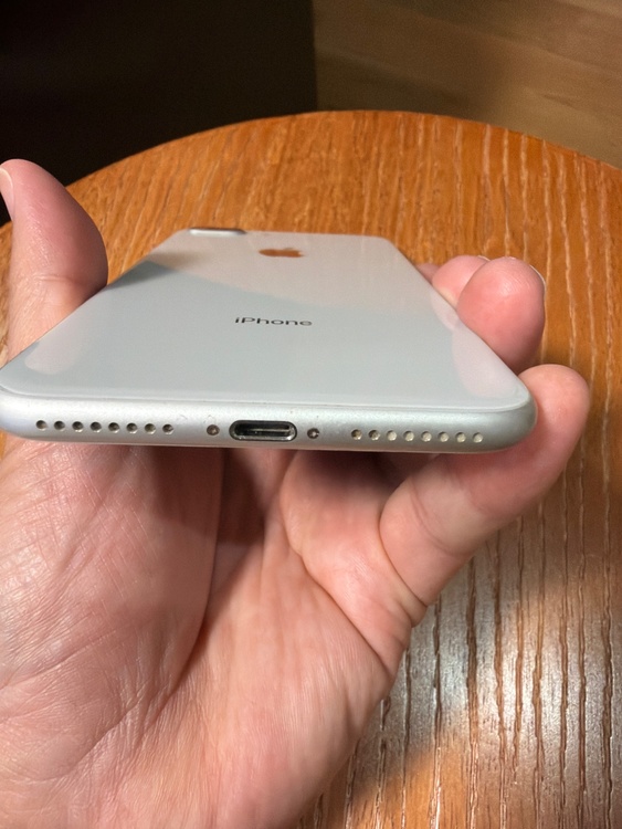 iPhone8 Plus 256GB au（スマホ）の商品画像 - 査定依頼日：2026年2月8日 - 最高査定価格：8,000円